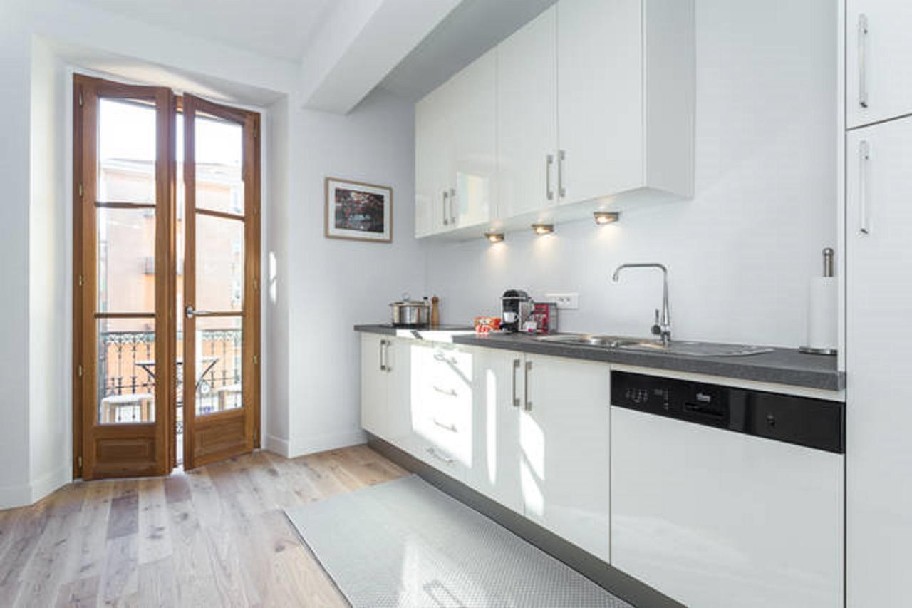 Le Rossetti B. - Modern, Long Balcony, Old Town Apartment Nizza